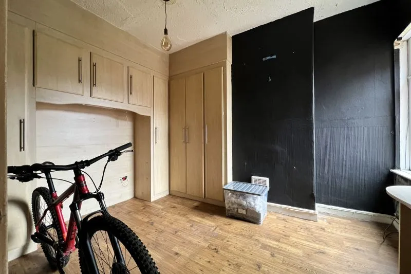 2 bed Terraced House For Auction