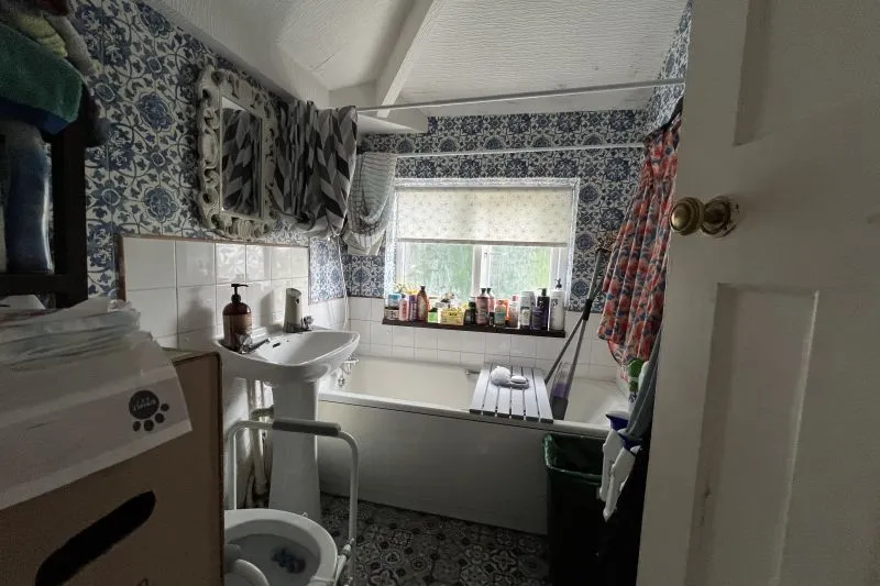 2 bed Semi-Detached House For Auction