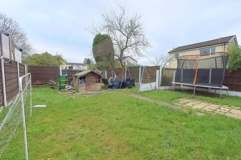 3 bed End Terrace House For Auction