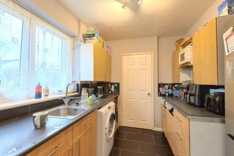 3 bed End Terrace House For Auction