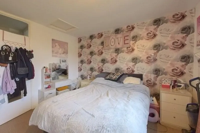 3 bed End Terrace House For Auction