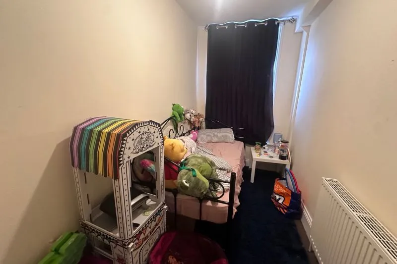 5 bed Apartment For Auction