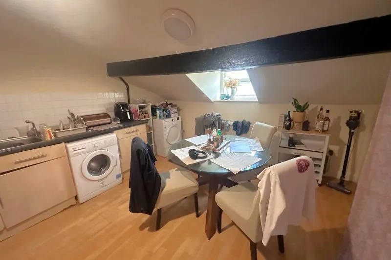 5 bed Apartment For Auction