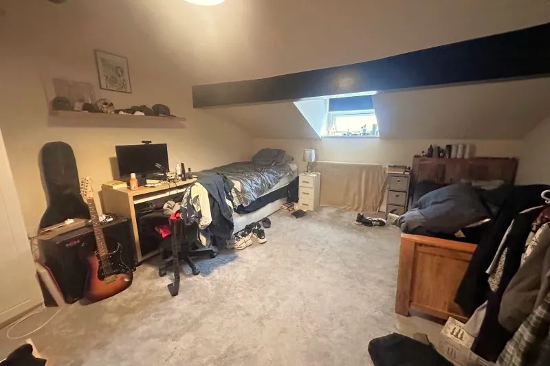 5 bed Apartment For Auction