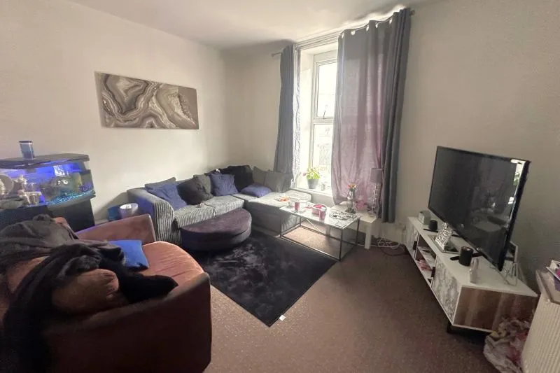 5 bed Apartment For Auction