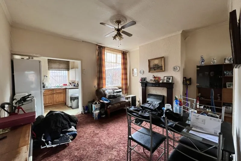 3 bed End Terrace House For Auction