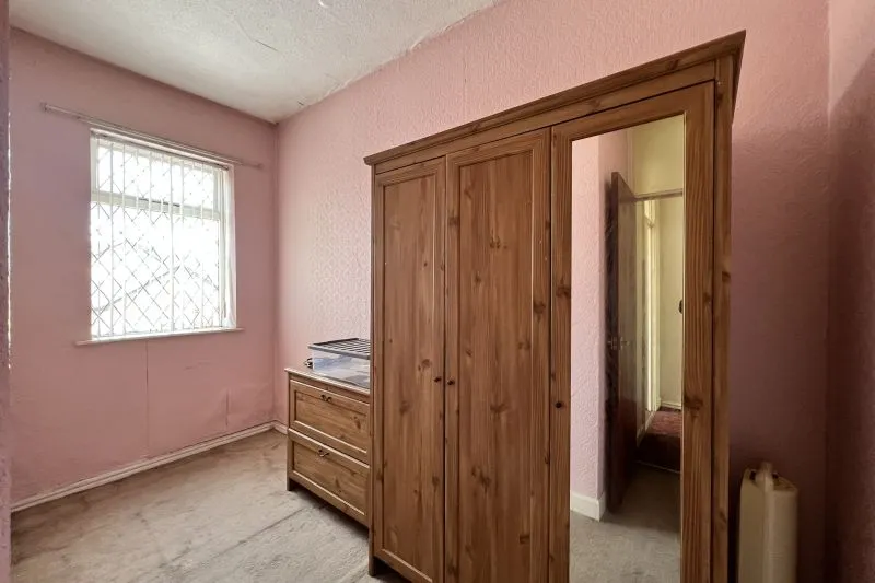 3 bed End Terrace House For Auction