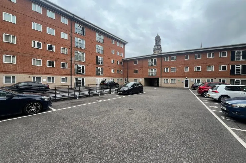 1 bed Apartment For Auction