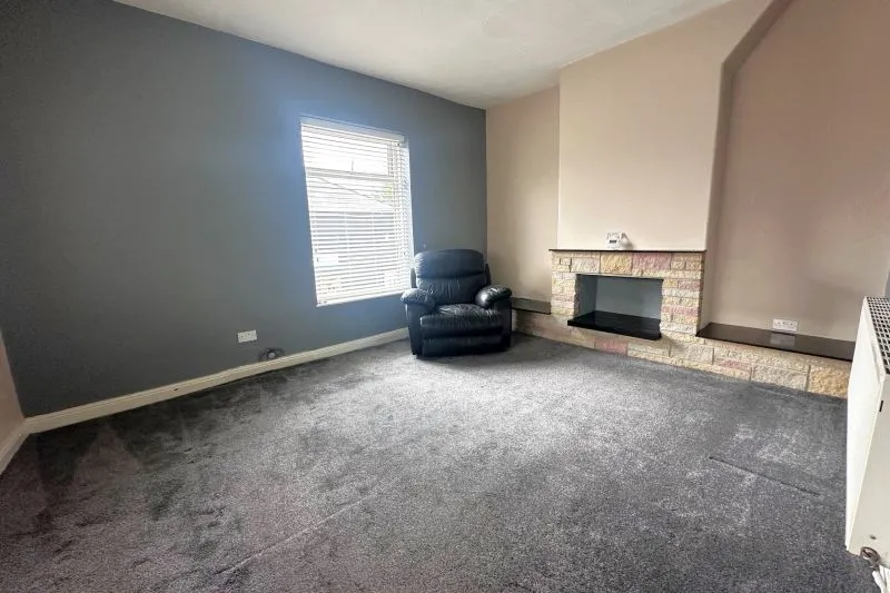 2 bed Flat For Auction