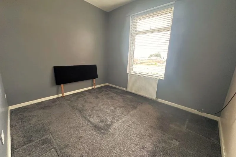 2 bed Flat For Auction
