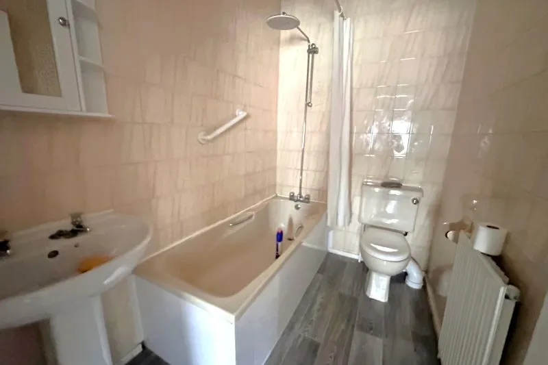 2 bed Flat For Auction