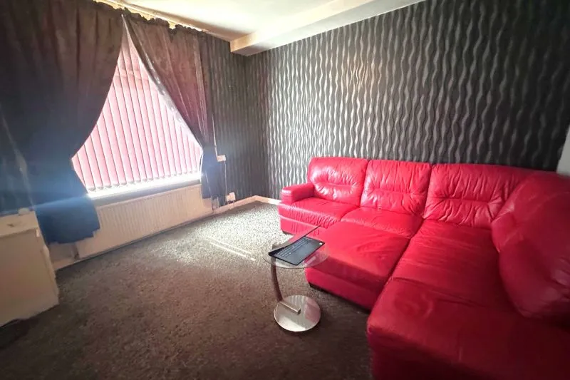 2 bed Flat For Auction