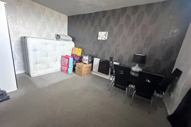 2 bed Flat For Auction