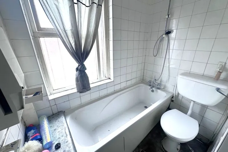 2 bed Flat For Auction