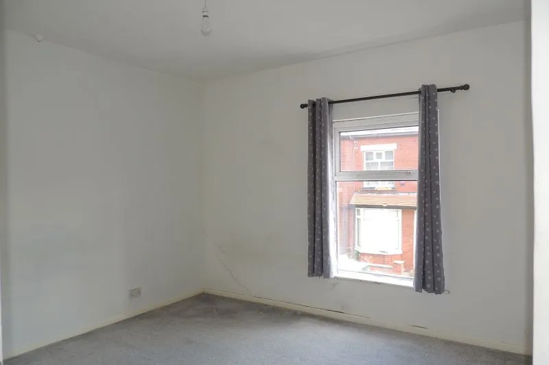 2 bed End Terrace House For Auction
