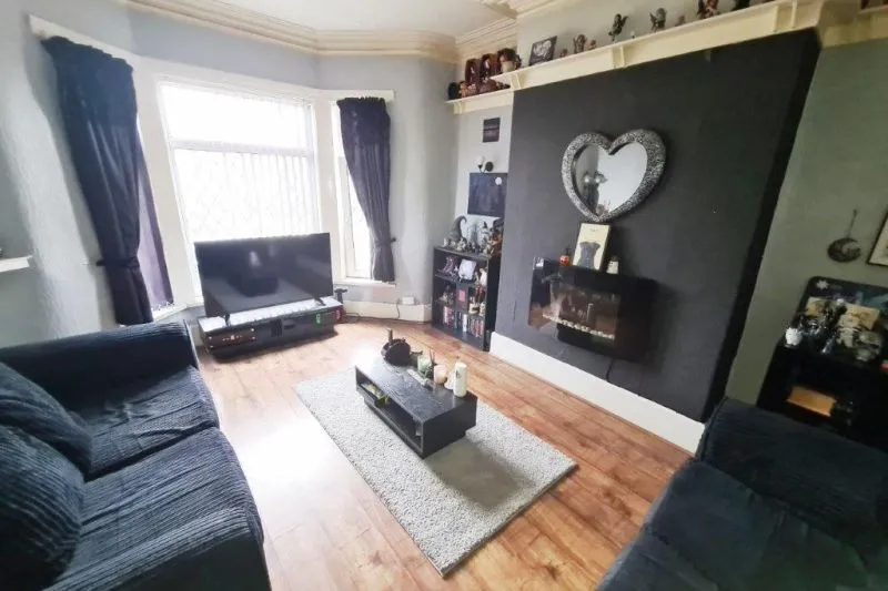 4 bed Terraced House For Auction