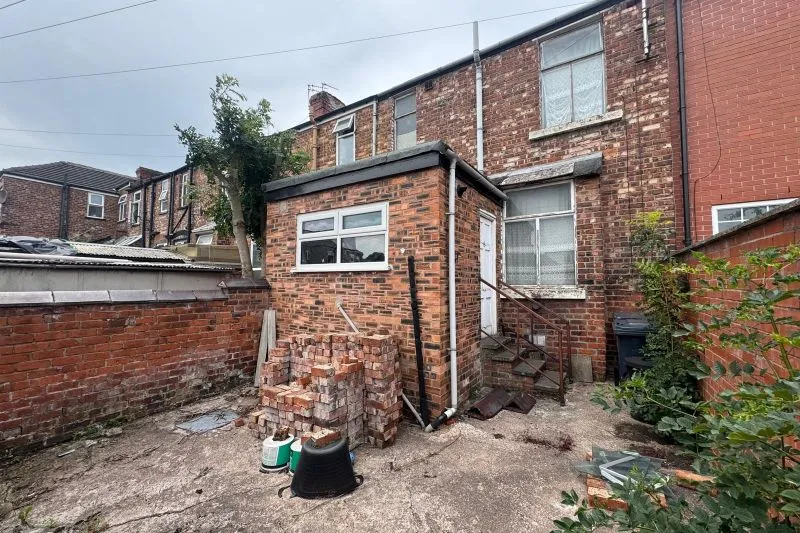 3 bed Terraced House For Auction