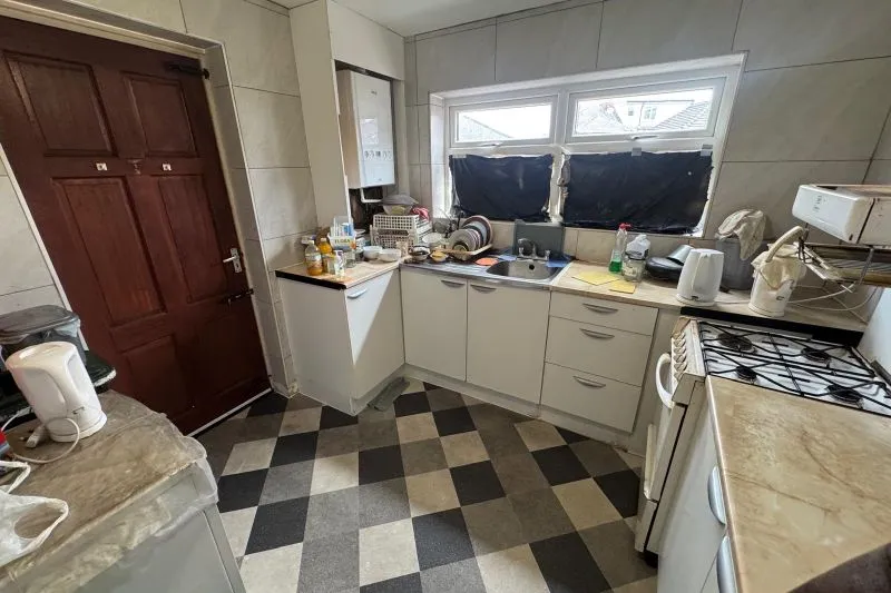3 bed Terraced House For Auction