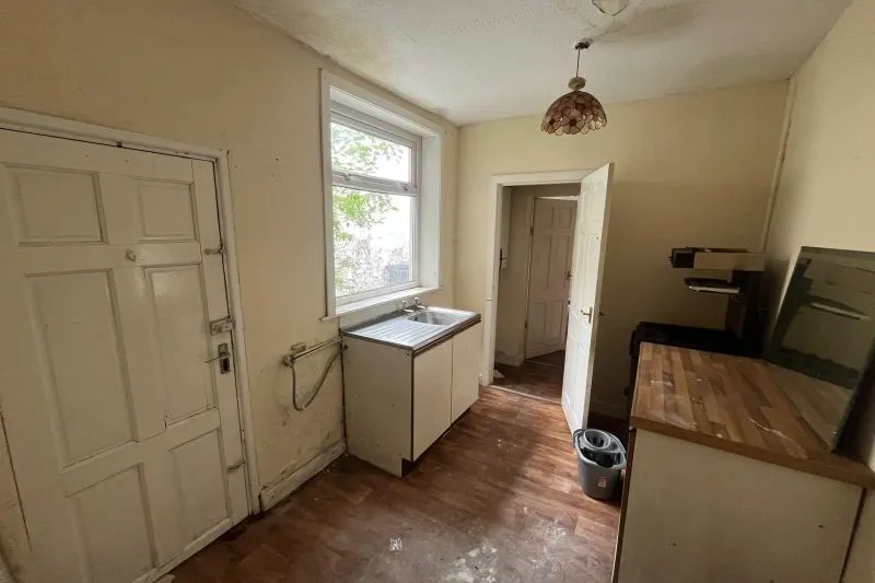 2 bed Terraced House For Auction