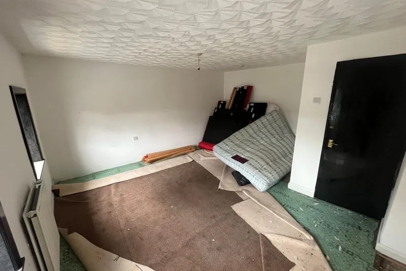 2 bed Terraced House For Auction