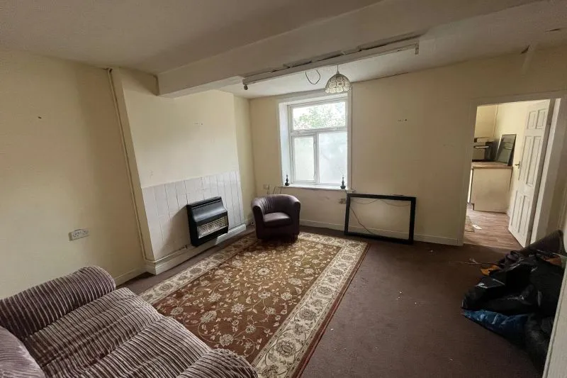 2 bed Terraced House For Auction