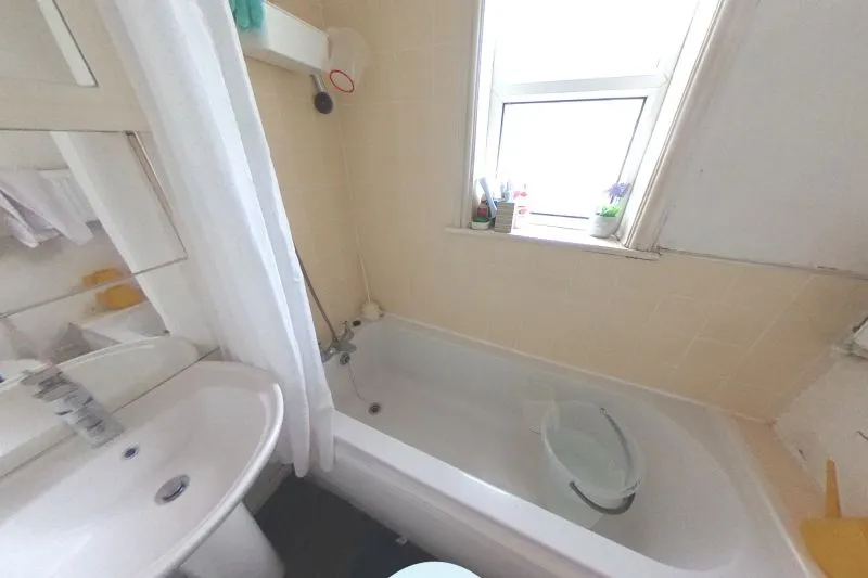 3 bed Terraced House For Auction