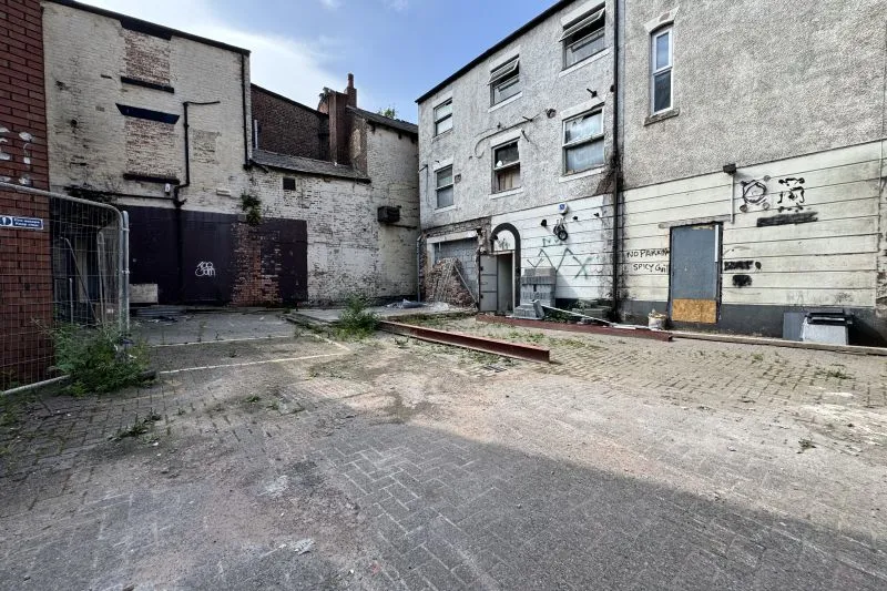 15 bed Mixed Use Commercial For Auction