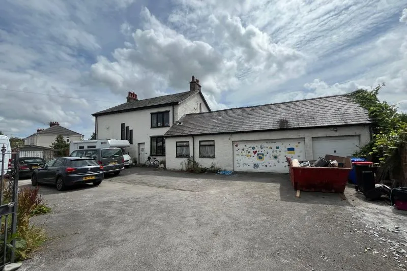 4 bed Detached House For Auction