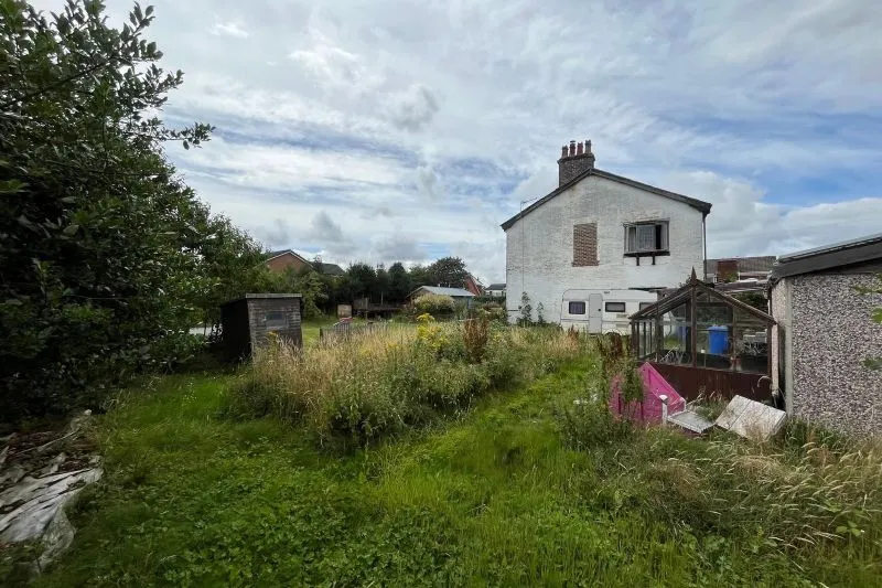 4 bed Detached House For Auction
