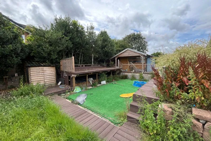4 bed Detached House For Auction