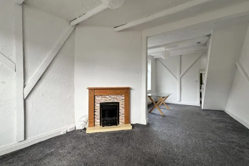 3 bed End Terrace House For Auction