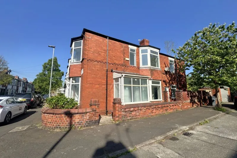 3 bed End Terrace House For Auction