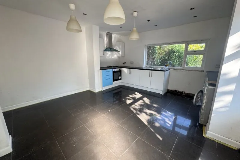 3 bed End Terrace House For Auction