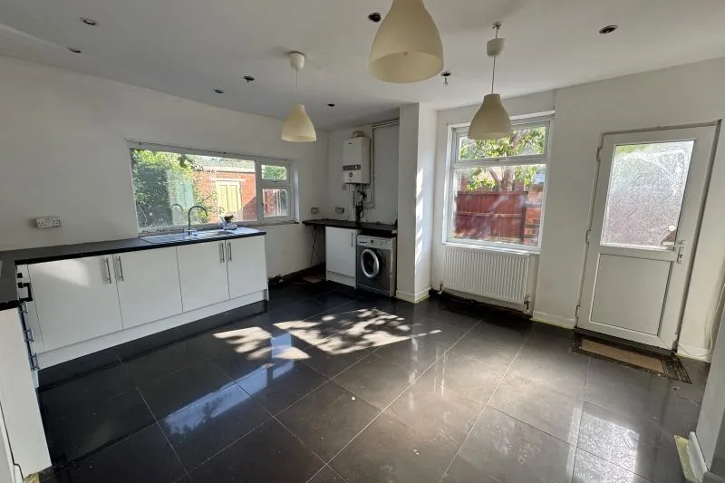 3 bed End Terrace House For Auction