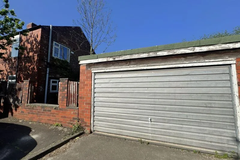 3 bed End Terrace House For Auction