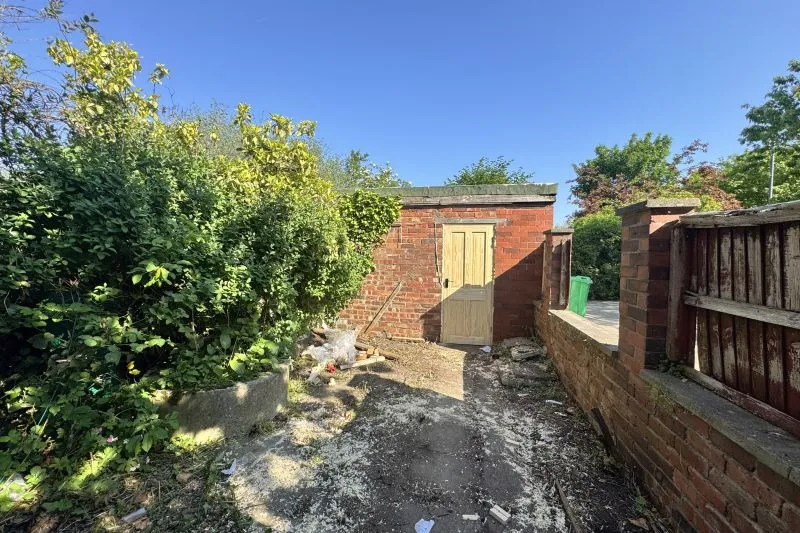 3 bed End Terrace House For Auction