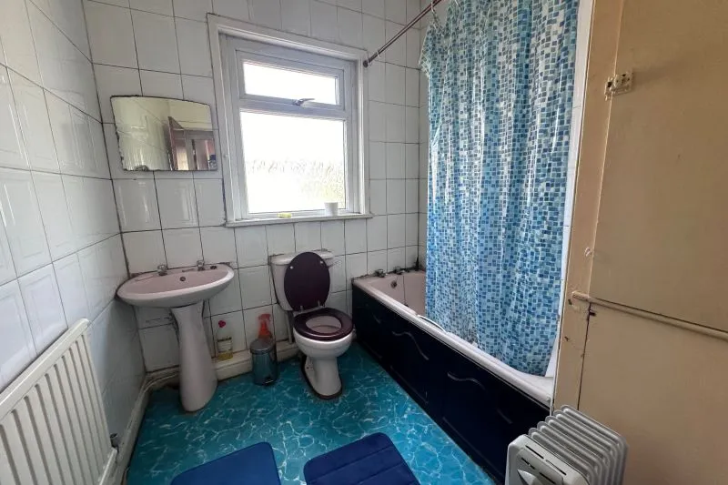 3 bed End Terrace House For Auction