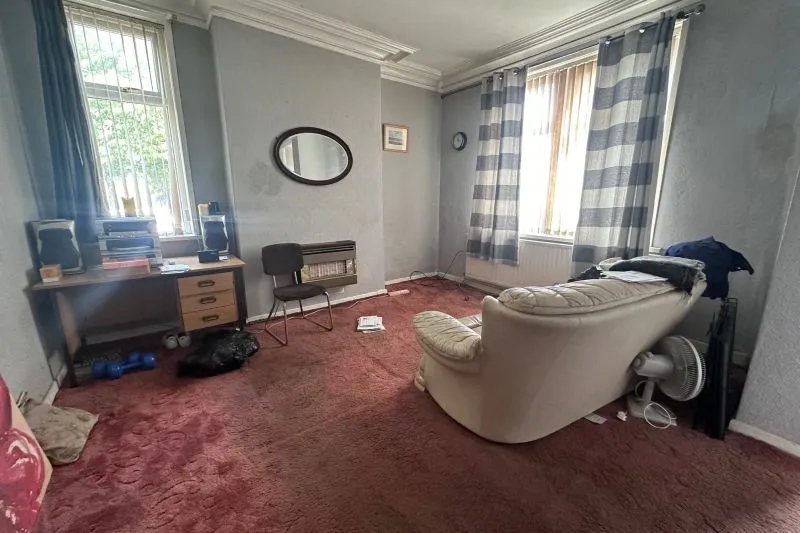 3 bed End Terrace House For Auction