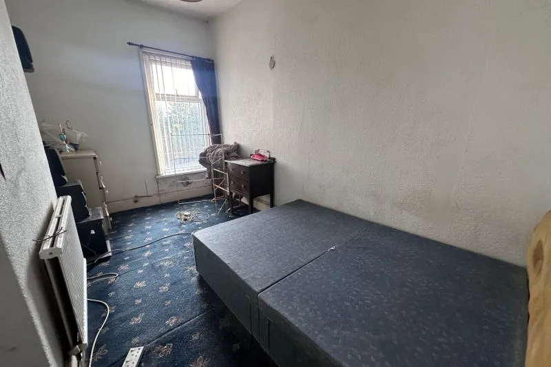 3 bed End Terrace House For Auction
