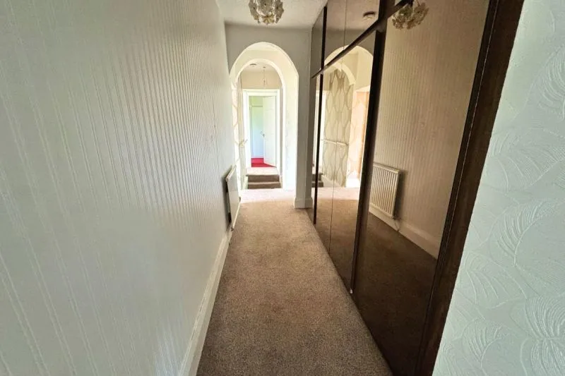 5 bed Detached House For Auction