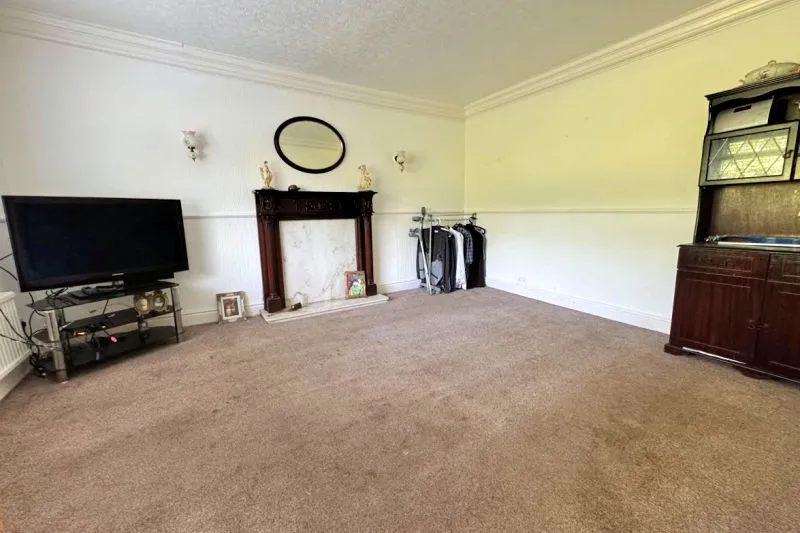 5 bed Detached House For Auction
