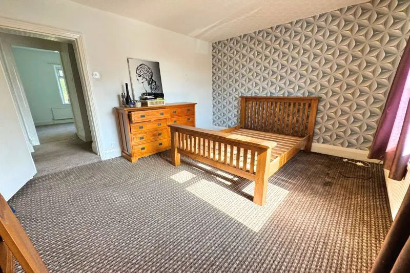 5 bed Detached House For Auction