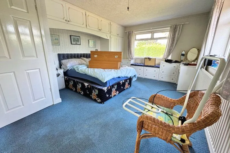 5 bed Detached House For Auction