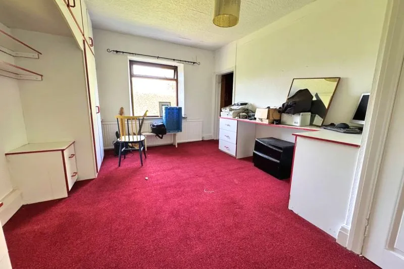 5 bed Detached House For Auction