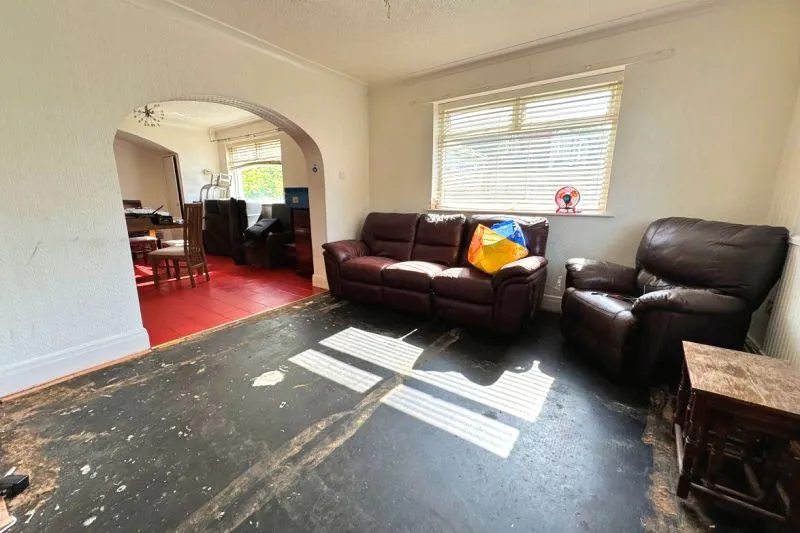 5 bed Detached House For Auction
