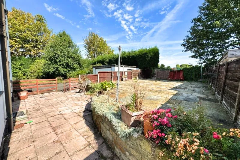 5 bed Detached House For Auction