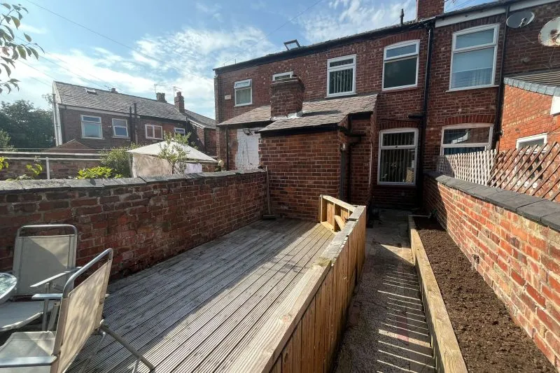 2 bed Terraced House For Auction