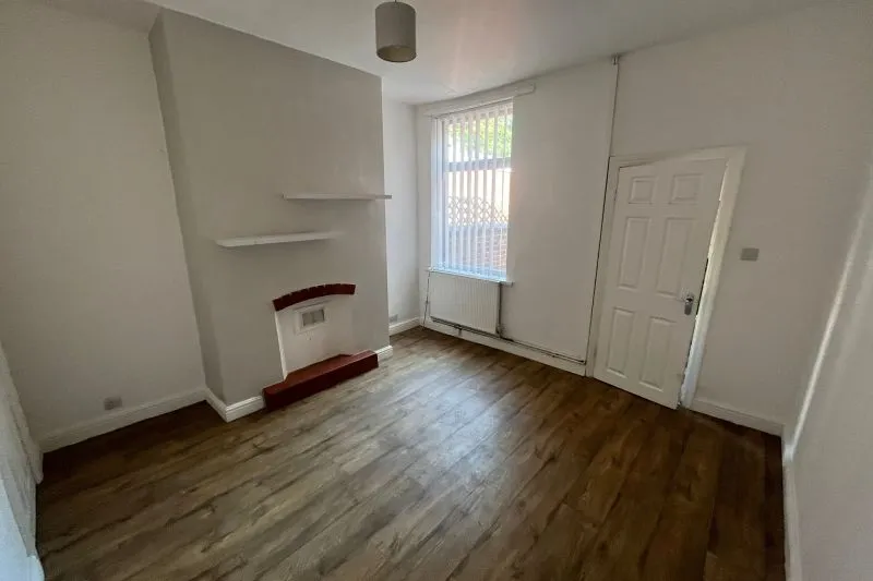 2 bed Terraced House For Auction