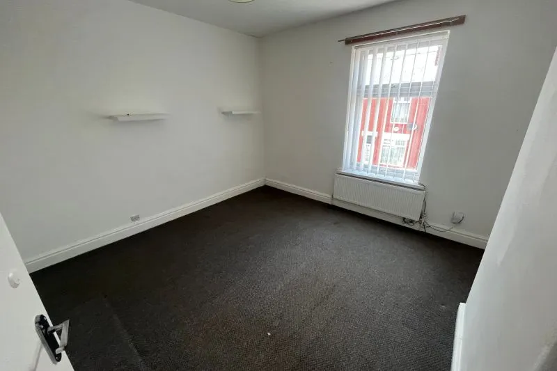 2 bed Terraced House For Auction