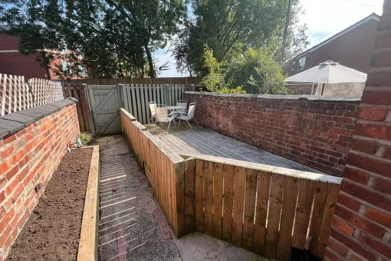 2 bed Terraced House For Auction